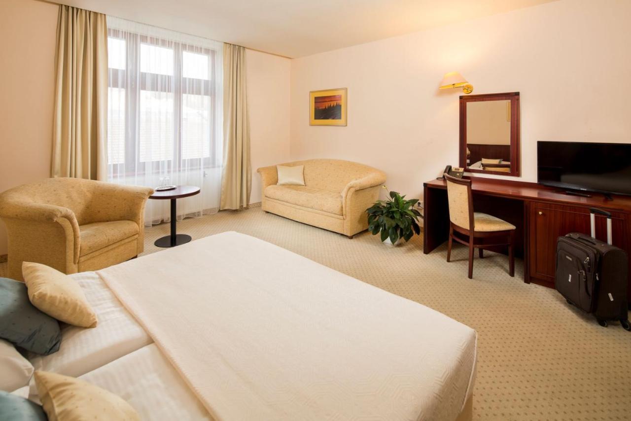רוז'ומברוק Hotel Kultura מראה חיצוני תמונה