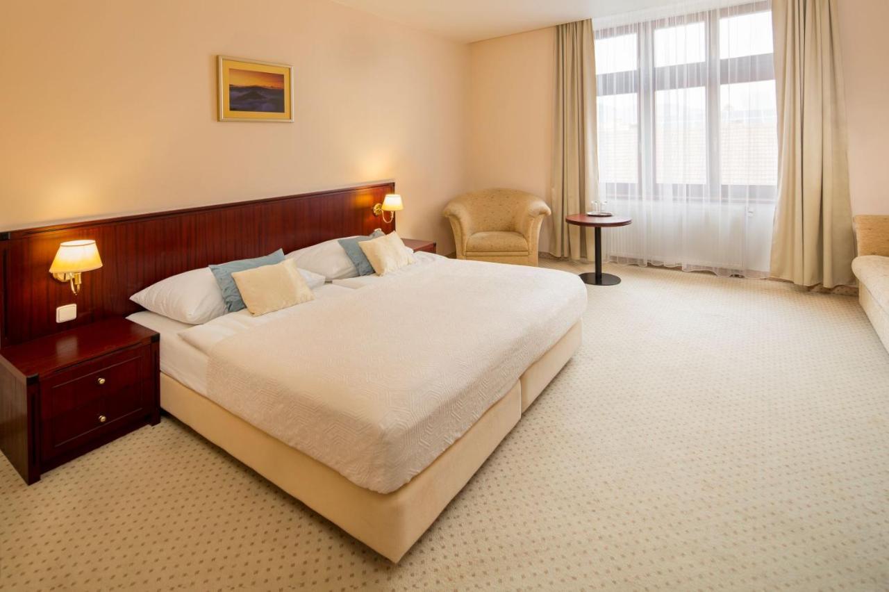 רוז'ומברוק Hotel Kultura מראה חיצוני תמונה
